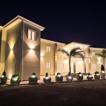 Hotel Holiday Foggia Exteriör bild