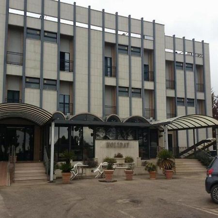 Hotel Holiday Foggia Exteriör bild