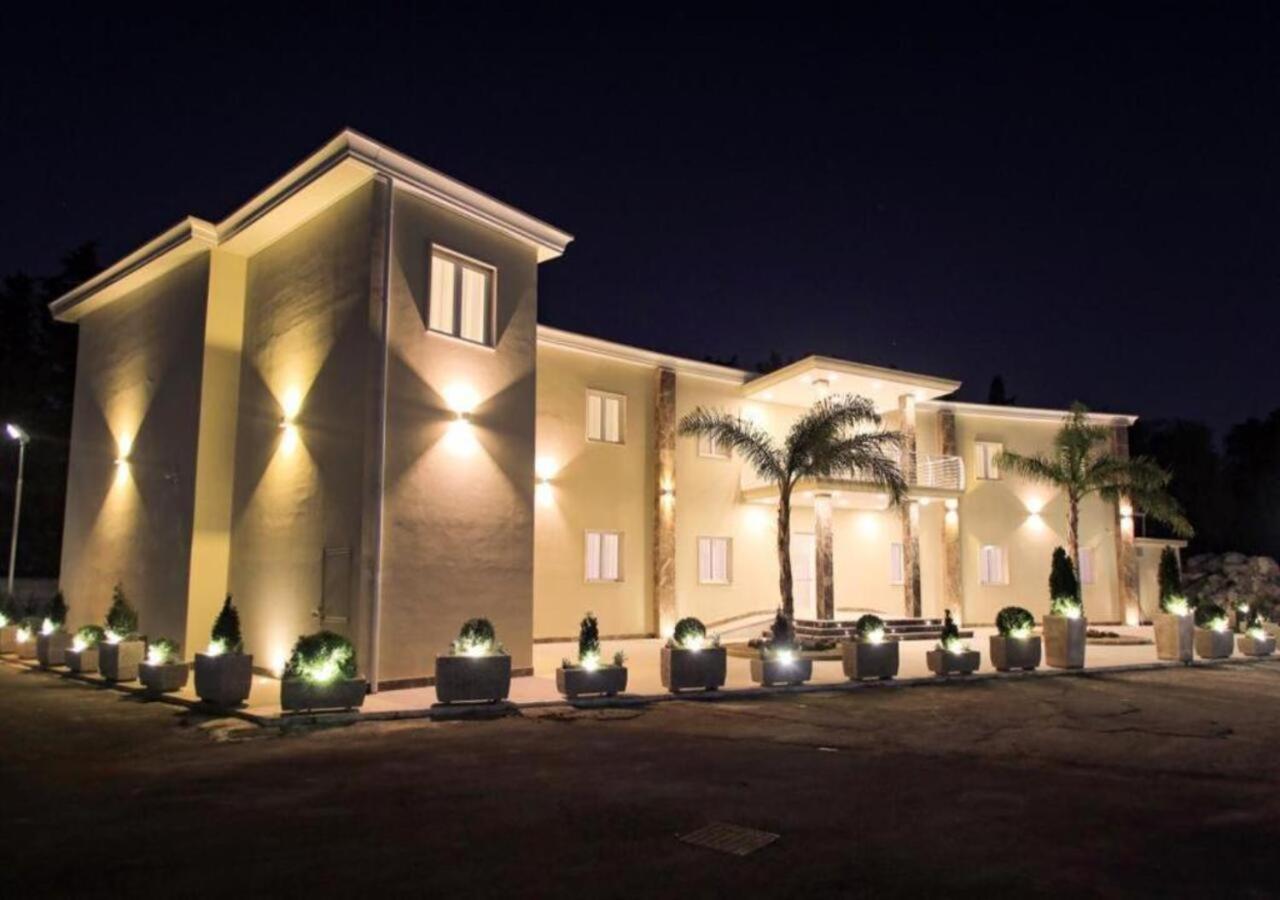 Hotel Holiday Foggia Exteriör bild