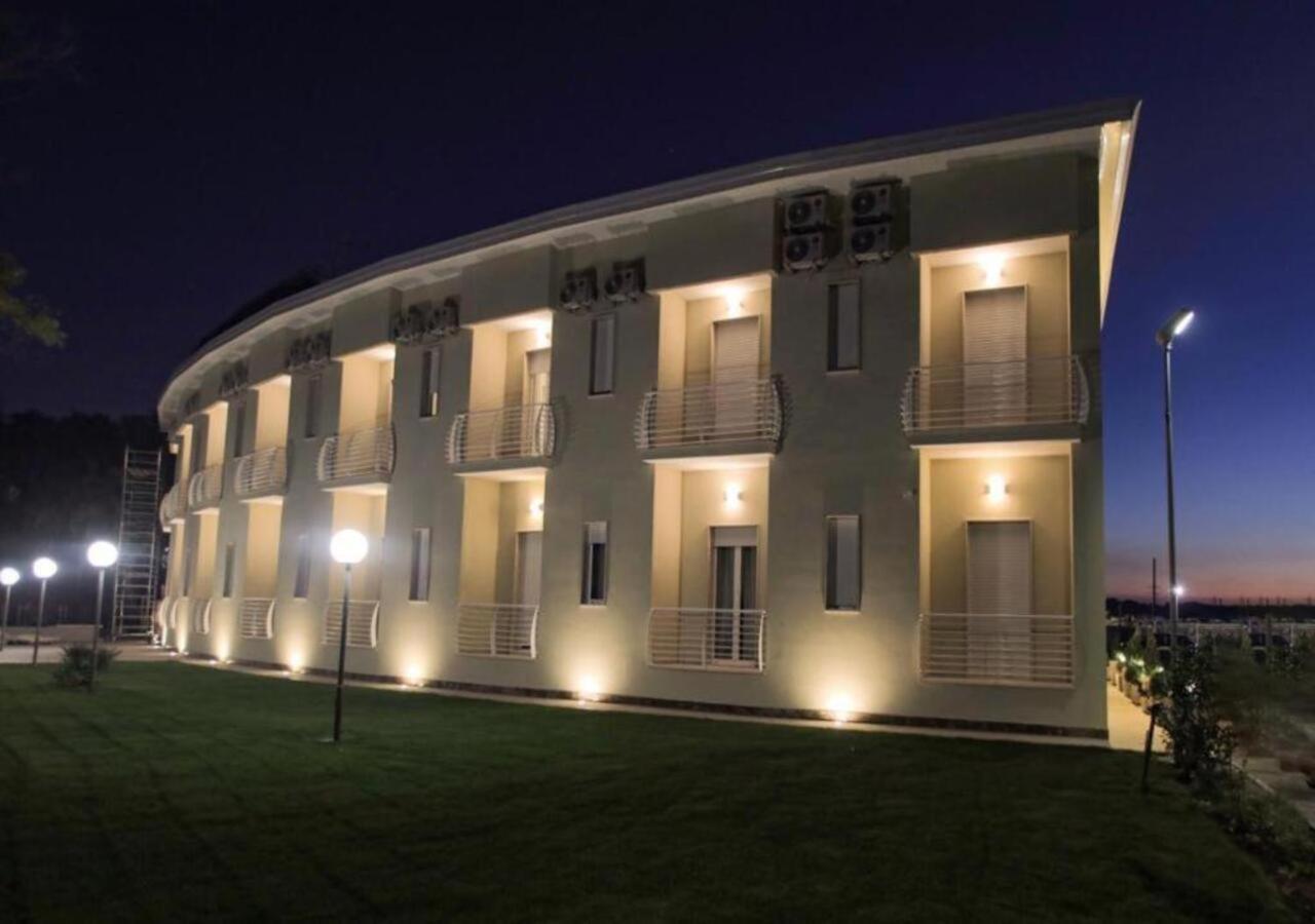 Hotel Holiday Foggia Exteriör bild