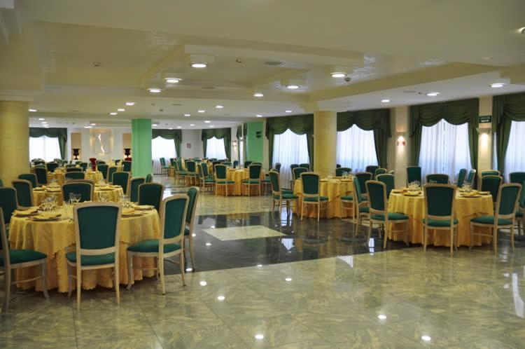 Hotel Holiday Foggia Exteriör bild